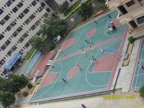 ���У������