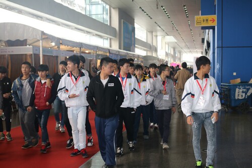 ���޻����չ